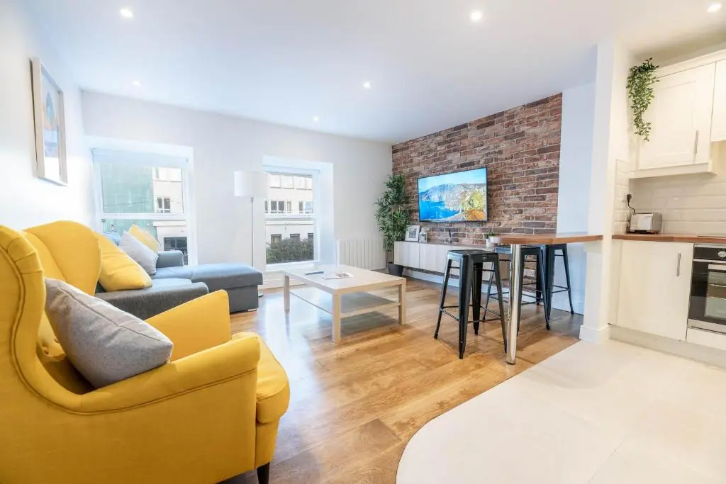 Modern CANAL VIEW Home