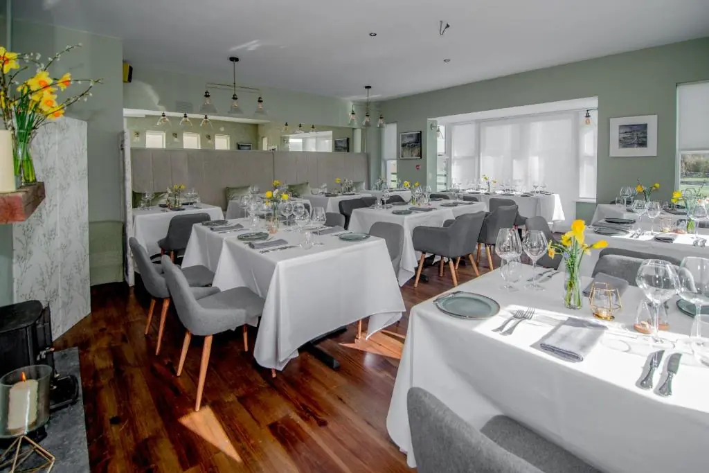 Oar restaurant and Rooms