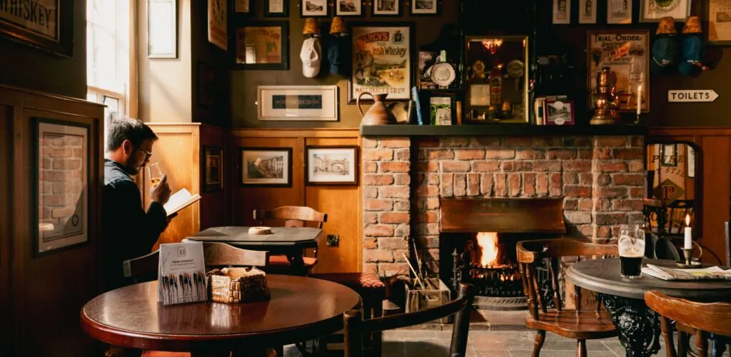 In Irlanda del Nord, uno storico hotel si trasforma in un paradiso per gli amanti del whiskey