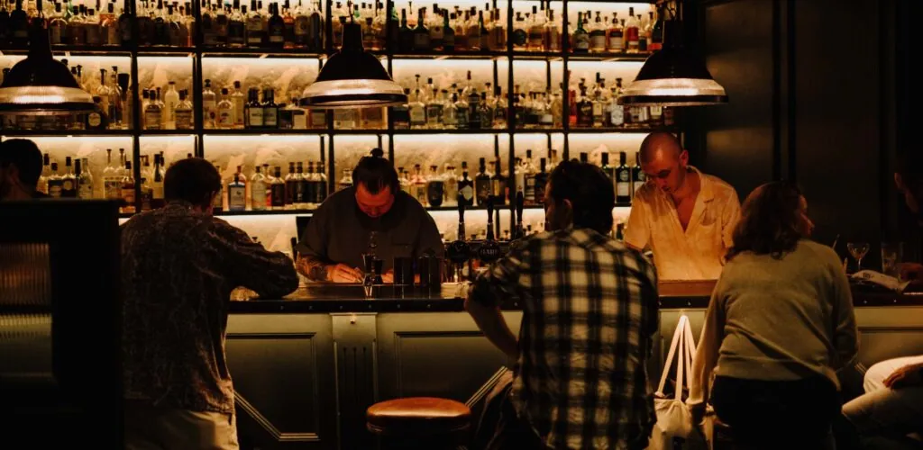 Un bar di Dublino entra nella top 100 mondiale grazie al poitín irlandese