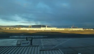 Vue de la piste et des installations de Belfast City Airport