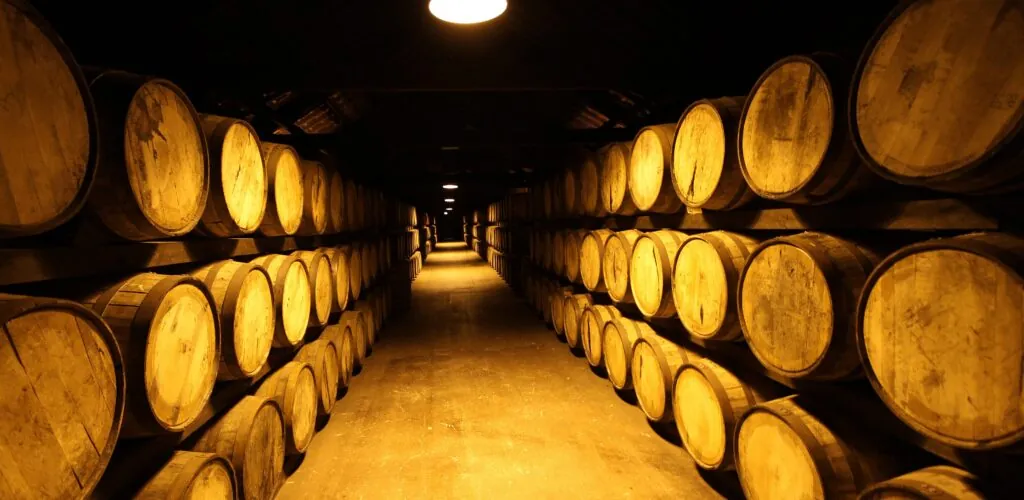 Midleton crea un whiskey affinato in castagno irlandese: una storia tra Cork e Waterford